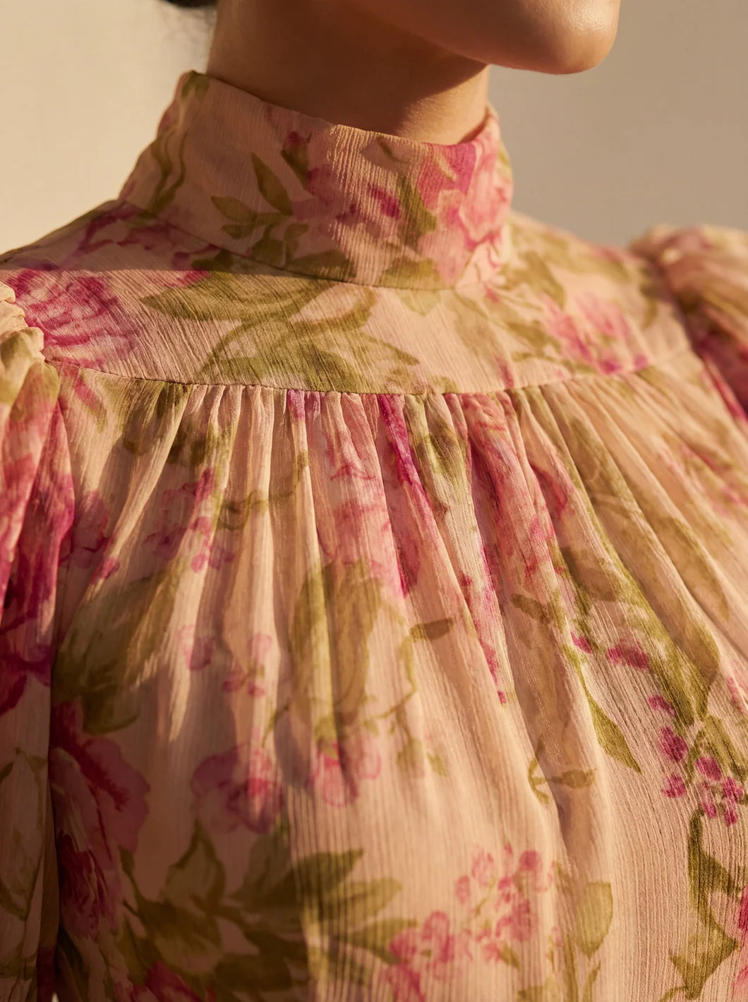 SARA/Vestido Floral Romámtico que Estiliza